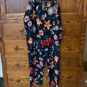 🌼 4/$20 Who What Where fun floral pants